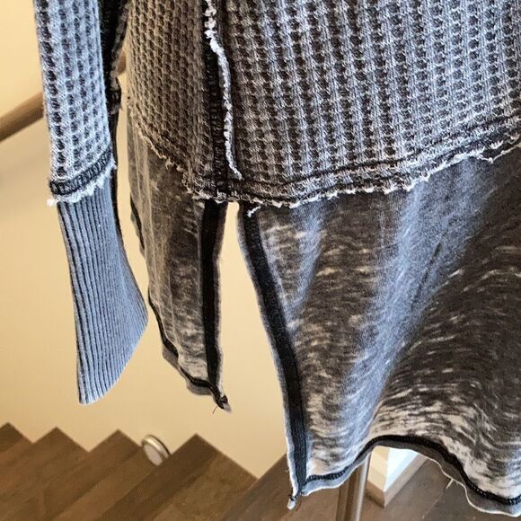 WE THE FREE Grey Oversized Waffle Kint Long Sleeve Top S EUC - Picture 4 of 6
